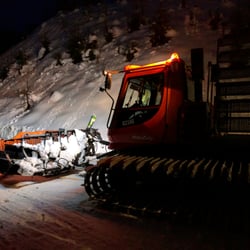 Spielberghaus - Mit dem Pistenbully gehts hoch