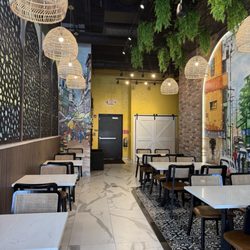 Food Street - Interior