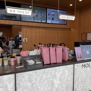 Molly Tea - Main pick-up area - Bubble Tea Near Me - Bellevue, Washington