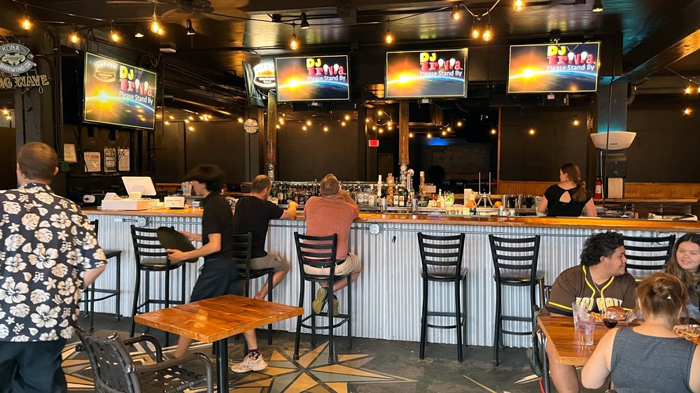 Study Hall Sports Bar and Grill, Honolulu Roadtrippers