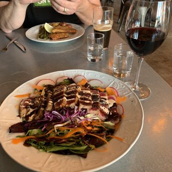 The Diver Bar and Grill - Seared Ahi tuna with garden greens and a sesame soy sauce - Pizza Near Me - Eureka, California