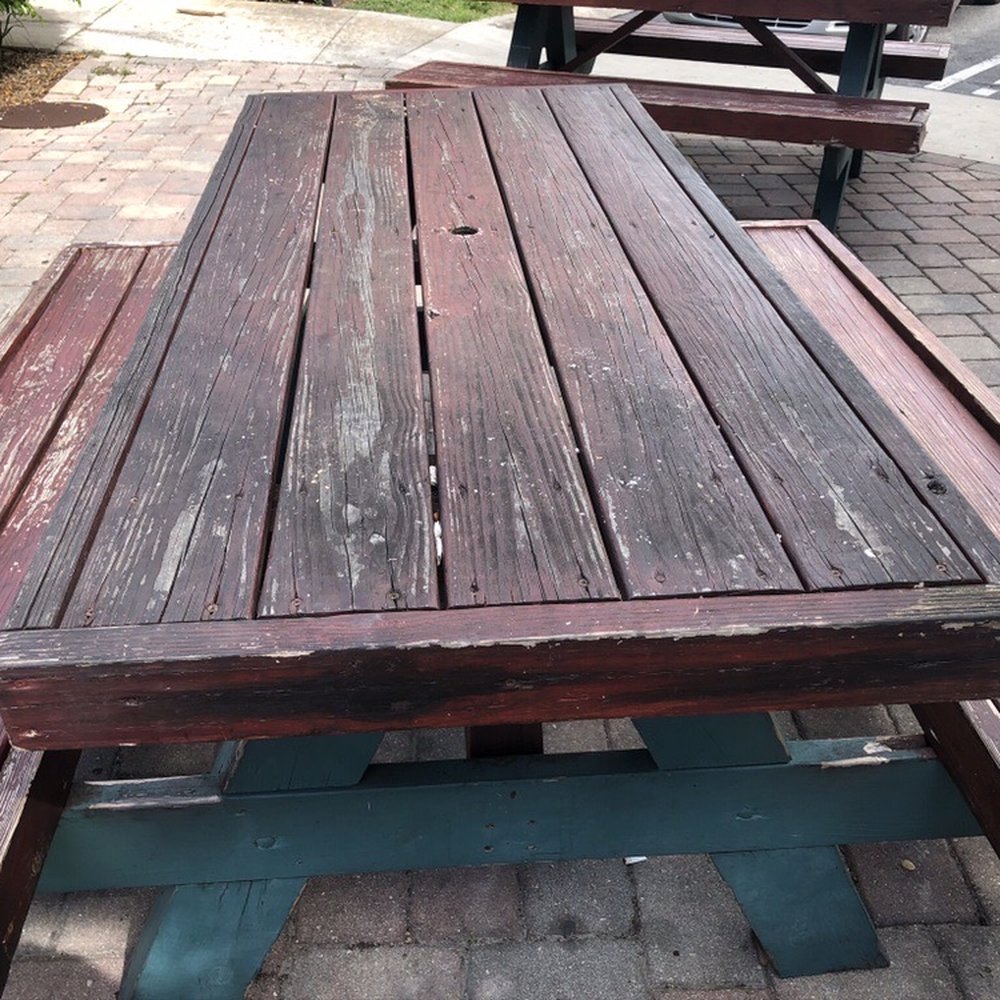 Brass Ring Pub - Filthy outdoor seating area - Sports Bars Near Me - Royal Palm Beach, Florida Brass Ring Pub - Filthy outdoor seating area - Sports Bars Near Me - Royal Palm Beach, Florida