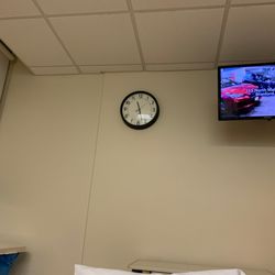 Manchester Memorial Hospital - I got to the ER with a dislocated left hip (a replacement hip) at 2am and I'm STILL WAITING!!