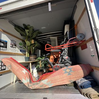 Cuzos moving - 2 bed room load - Movers Near Me Cuzos moving - 2 bed room load - Movers Near Me
