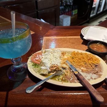 Cielito Mexican Restaurant - The Blue M.F. and chicken enchiladas with green sauce - Mexican Near Me - Plano, Illinois