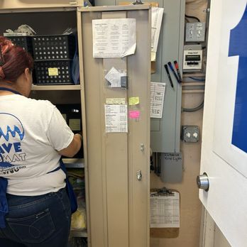 Big Wave Laundromat - That's the girl that said she was the manager and was rude. - Laundromat Near Me - Concord, California