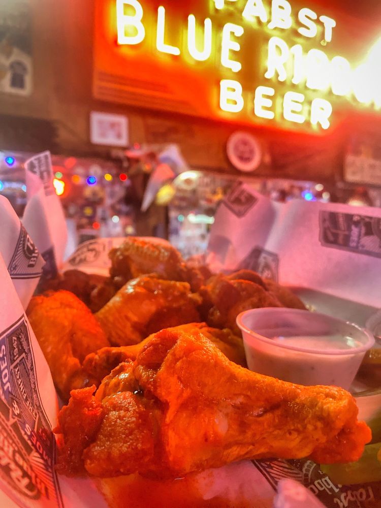 MOES AND JOE’S TAVERN Updated September 2024 158 Photos & 192