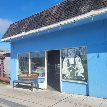 Saboteur Bakery - Exterior with benches to rest your gams while snarfing down the pastries - Bakeries Near Me - Bremerton, Washington