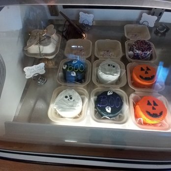 Pan Dulce Bakery & Cafe - Small cakes $10 - Bakeries Near Me - San Antonio, Texas Pan Dulce Bakery & Cafe - Small cakes $10 - Bakeries Near Me - San Antonio, Texas