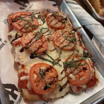 Jason Aldean's Kitchen + Rooftop Bar - Gluten free flatbread pizza - Beer Bar Near Me - Nashville, Tennessee