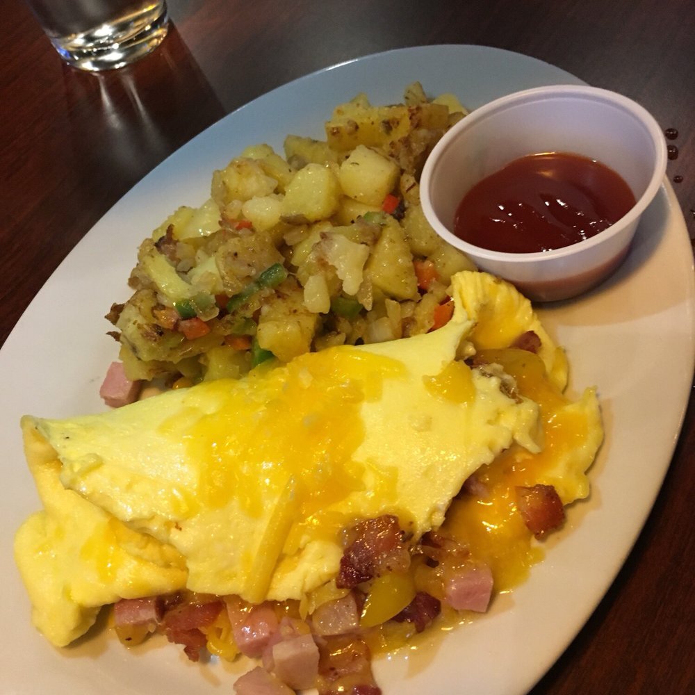 Terry's Kitchen - Weekend Brunch - Omelette with Bacon, Ham, Spinach, and Bell Peppers - Comfort Food Near Me - Bellevue, Washington Terry's Kitchen - Weekend Brunch - Omelette with Bacon, Ham, Spinach, and Bell Peppers - Comfort Food Near Me - Bellevue, Washington