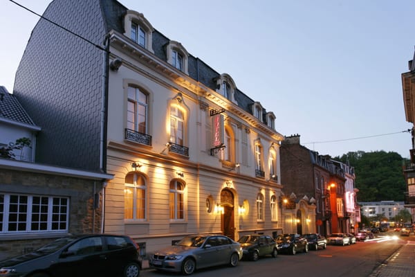 Villa Des Fleurs by null