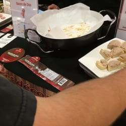 IGA Extra - Free samples! My favourite kind of samples!