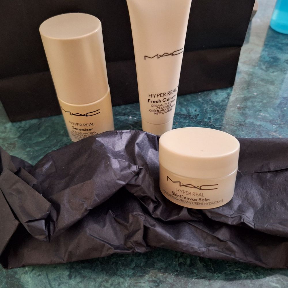 Hudson’s Bay - Holiday mini skin care kit - Department Stores Near Me - North York, Ontario Hudson’s Bay - Holiday mini skin care kit - Department Stores Near Me - North York, Ontario