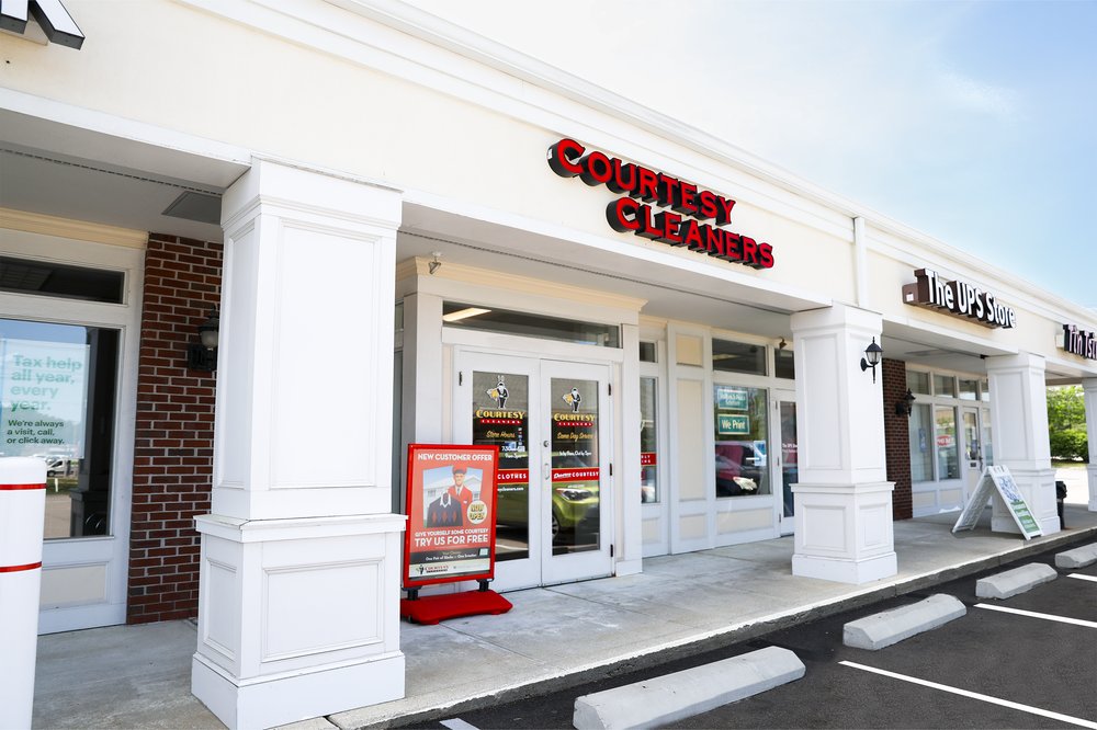 COURTESY CLEANERS Updated April 2024 400 Putnam Pike, Smithfield