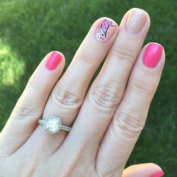 Sassie Nails N Spa - Nail Salons Near Me - Temecula, California