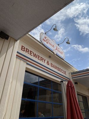 Brick Vault Brewery and Barbecue-Marathon by null