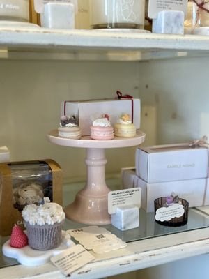 Ohh...macarons by null