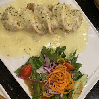 Gary's Restaurant & Bar - Pechuga cordon bleu - Dominican Near Me - Lowell, Massachusetts Gary's Restaurant & Bar - Pechuga cordon bleu - Dominican Near Me - Lowell, Massachusetts