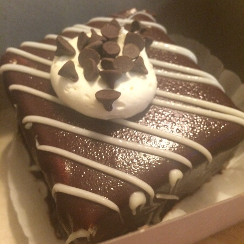 White Flower Cake Shoppe - Massive brownie!! This will last me four desserts - Cupcakes Near Me - Solon, Ohio White Flower Cake Shoppe - Massive brownie!! This will last me four desserts - Cupcakes Near Me - Solon, Ohio