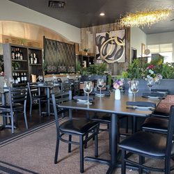 HiLo An American Eatery - Inside