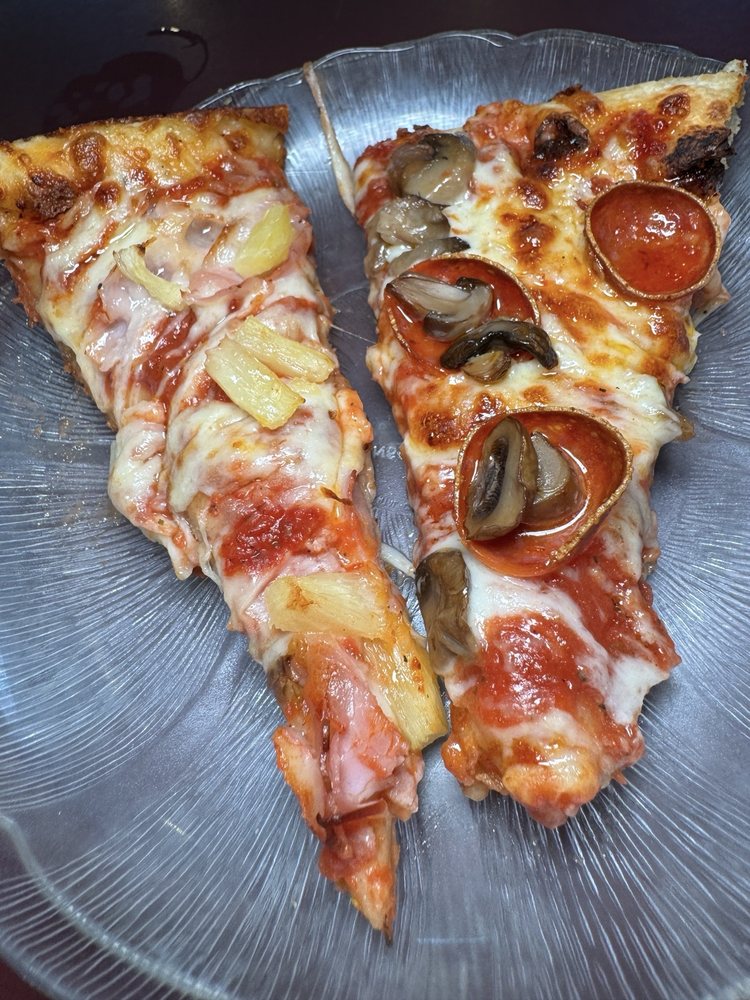 Buccilli's Pizza Logo