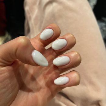 Aurora Nails Bar - Horrible "acrylic" manicure with bumps - Nail Salons Near Me - Miami, Florida