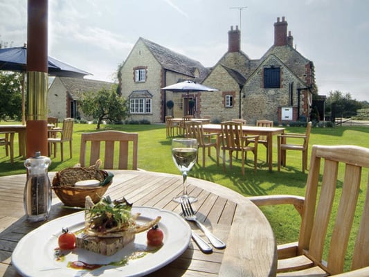 The Trout at Tadpole Bridge by null