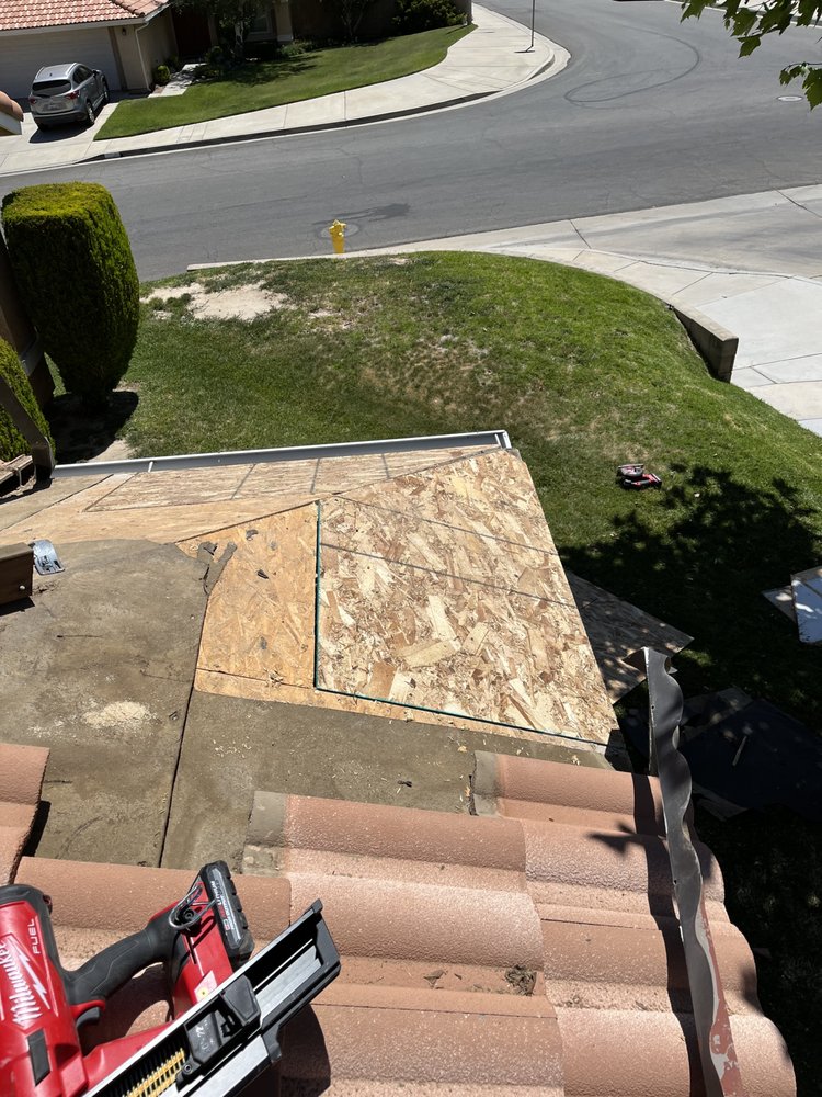 Slide of Global Elite Roofing