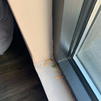 Barrel House - the corner of a window sill - American Near Me - Dubuque, Iowa