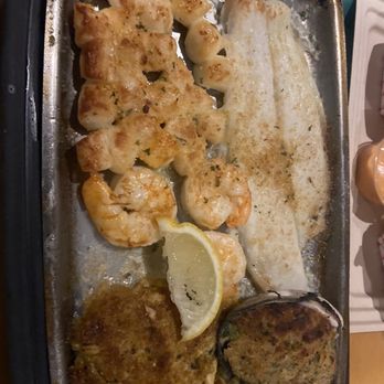 The Cull House - Broiled fisherman's platter! Real good! - Seafood Near Me - Sayville, New York