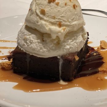 Fleming’s Prime Steakhouse & Wine Bar - Chocolate Gooey Brownie - Steakhouses Near Me - Memphis, Tennessee