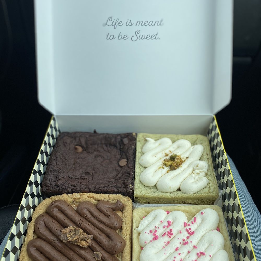 Clockwise from top: original brownie (too dark chocolate for me), Pistachio (delicious), sugar cookie (amazing) and PB (too dry). Clockwise from top: original brownie (too dark chocolate for me), Pistachio (delicious), sugar cookie (amazing) and PB (too dry).