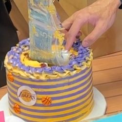 Purple Yum Cakes & Pastries - Could you please tell me what exactly flavour and what kind of cream in it thank you, so I'll order one
