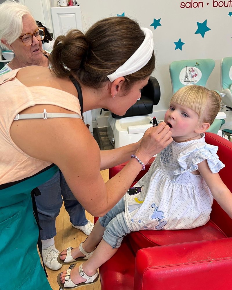 GIGGLES & GLAM SALON Updated September 2024 17 Photos & 41 Reviews