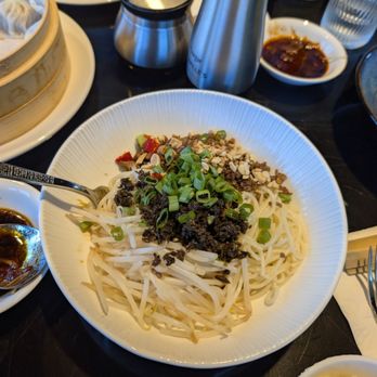 He Yi - Dan dan - Cantonese Near Me - San Dimas, California