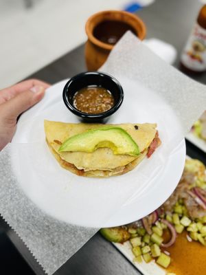 La Cruda Mariscos by null