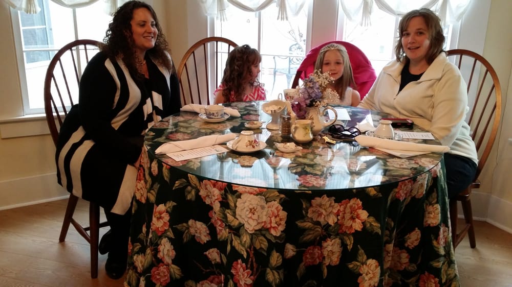 Claudia's Tea Room Logo