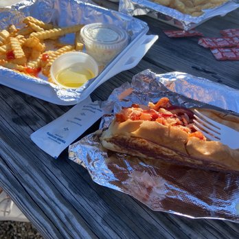 The Lobster Hut - Lobster roll dinner - Food Trucks Near Me - Milford, Connecticut The Lobster Hut - Lobster roll dinner - Food Trucks Near Me - Milford, Connecticut