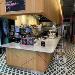 Burger Fiancé - Interior