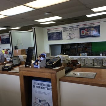 USPS - Only one postal worker during rush hour/lunch time. - Post Offices Near Me - Skokie, Illinois