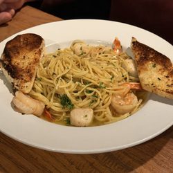 Tiptons Tavern - Shrimp and scallops scampi