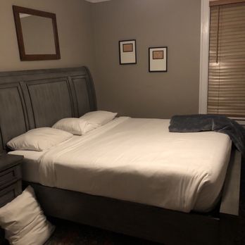 Princess Anne Hotel - Our bedroom - Hotels Near Me - Asheville, North Carolina