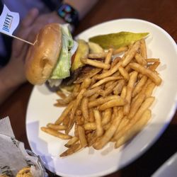 Duffy's Sports Grill - Burger