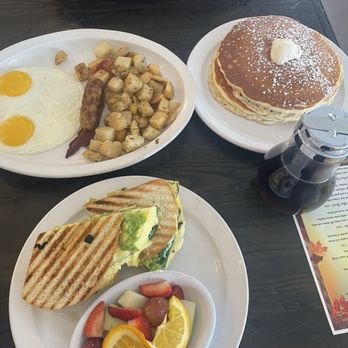 Le Peep - Spinach & Pesto Breakfast Sandwich Lumberjack Breakfast - Breakfast & Brunch Near Me - Edison, New Jersey