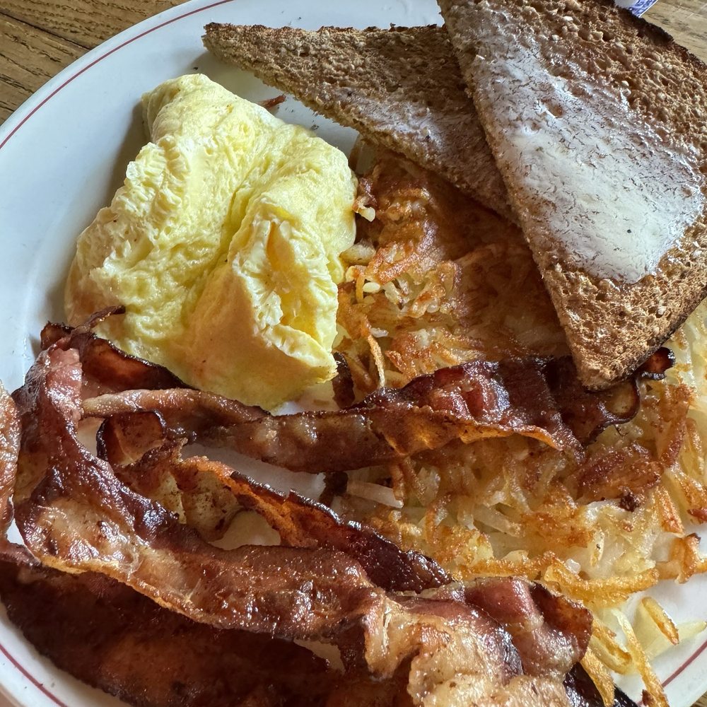 Vintage Cafe - 2 egg breakfast with bacon - American Near Me - Everett, Washington Vintage Cafe - 2 egg breakfast with bacon - American Near Me - Everett, Washington