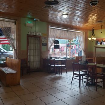 Pine Country Restaurant - Breakfast & Brunch Near Me - Williams, Arizona