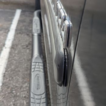 Colima Auto Body Shop - Door molding poorly re- installed - Body Shops Near Me - Tijuana, BCN Colima Auto Body Shop - Door molding poorly re- installed - Body Shops Near Me - Tijuana, BCN