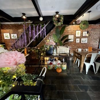 Be More Thai Restaurant - Second floor - Thai Near Me - Baltimore, Maryland