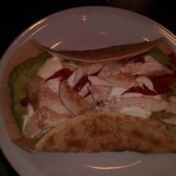 Lo de Carlitos - Panqueque con queso crema, palta, morron y pollo